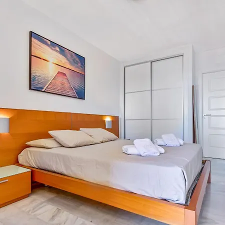 Beachfront Dona Lola Apartment