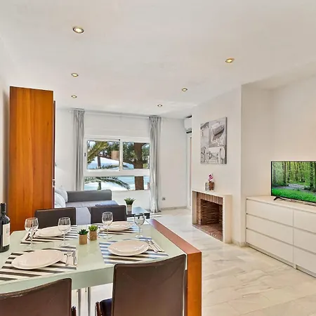 Beachfront Dona Lola Apartment Sitio de Calahonda