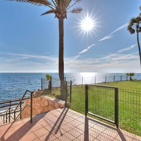 Beachfront Dona Lola Apartment *
