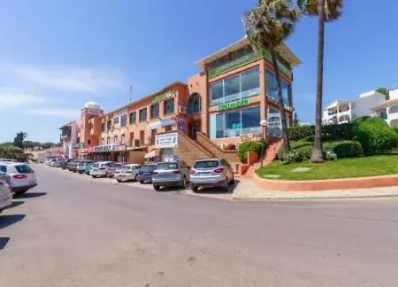 Beachfront Dona Lola Apartment *