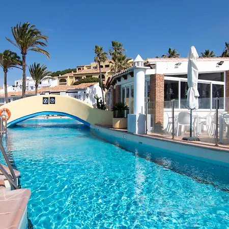 Beachfront Dona Lola Apartment