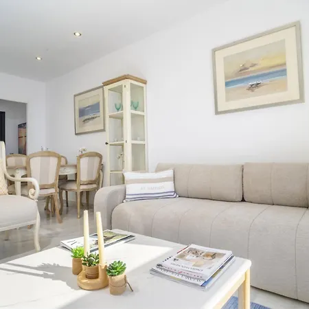 Beachfront Dona Lola Appartamento *