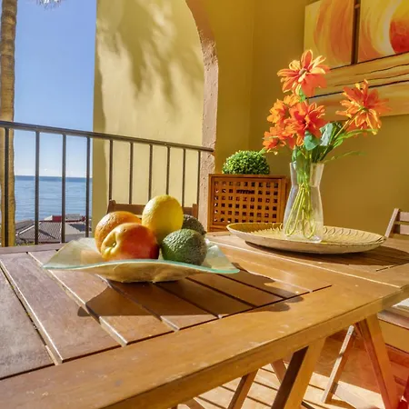 Appartamento Beachfront Dona Lola *